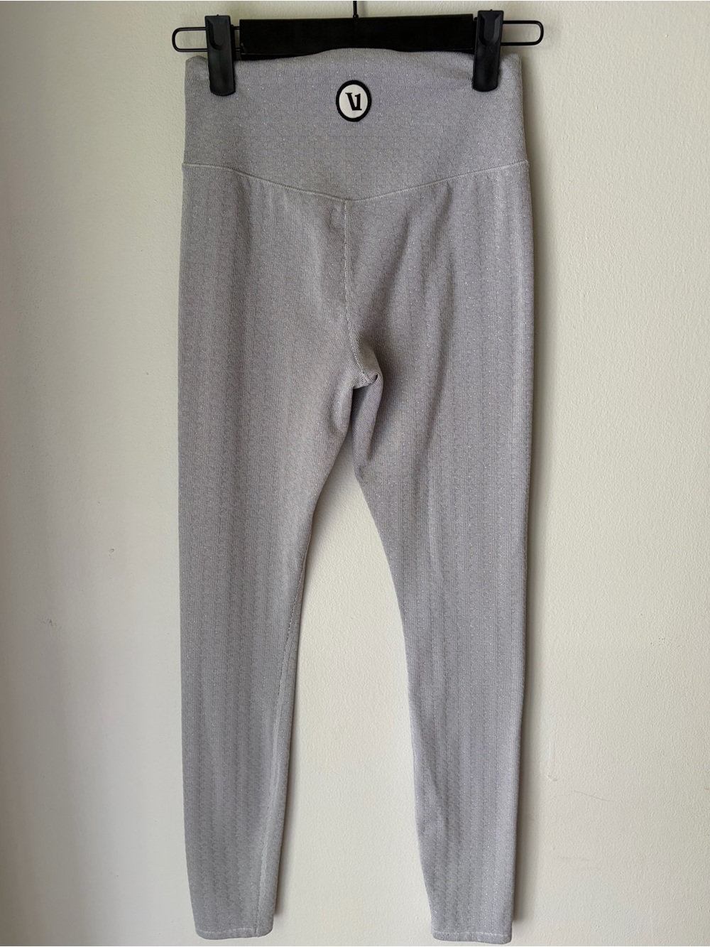 77. Size XS VUORI Light Grey Textured Chilled Out Leggings *slight pilling